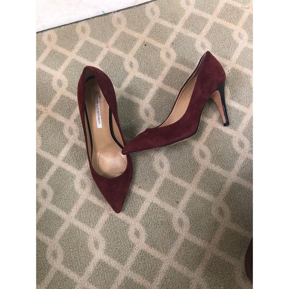 Diane von Furstenberg Women 9M Red Wine Suede Pointed Toe Stiletto Heels 4"